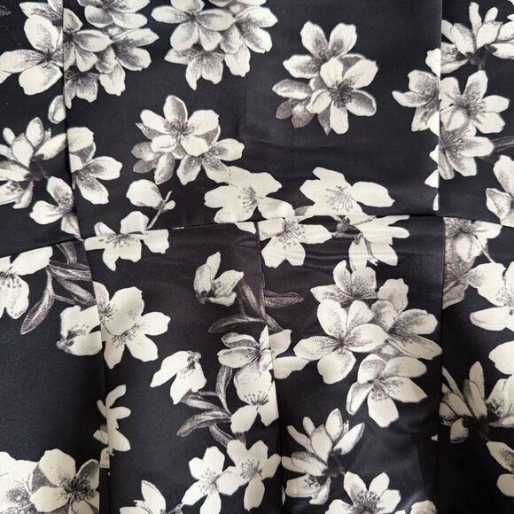 Alice + Olivia Dress Tanner in Southern Bloom Black White 6 - Picture 6 of 8